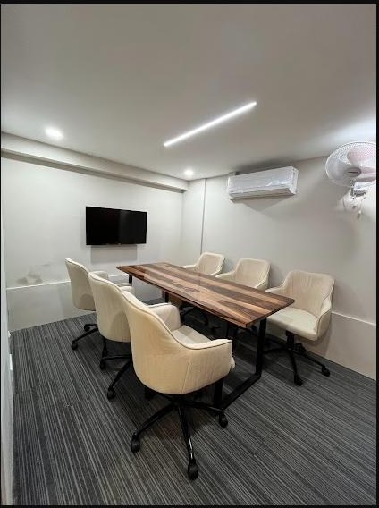 Boardroom meeting room at 7/12 Meeting Café
